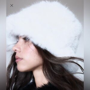 KANGOL Angora Blend White Faux Fur Bucket Hat Women’s Size Regular